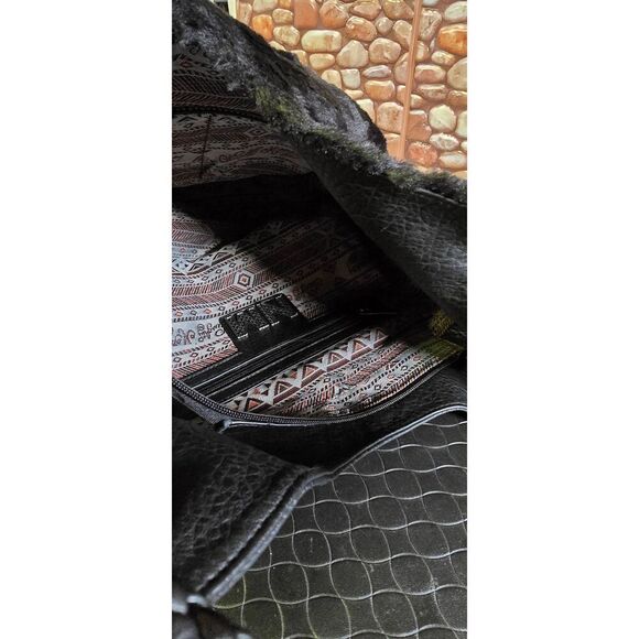 Black Tassel Faux Fur Shoulder bag - Picture 9 of 11